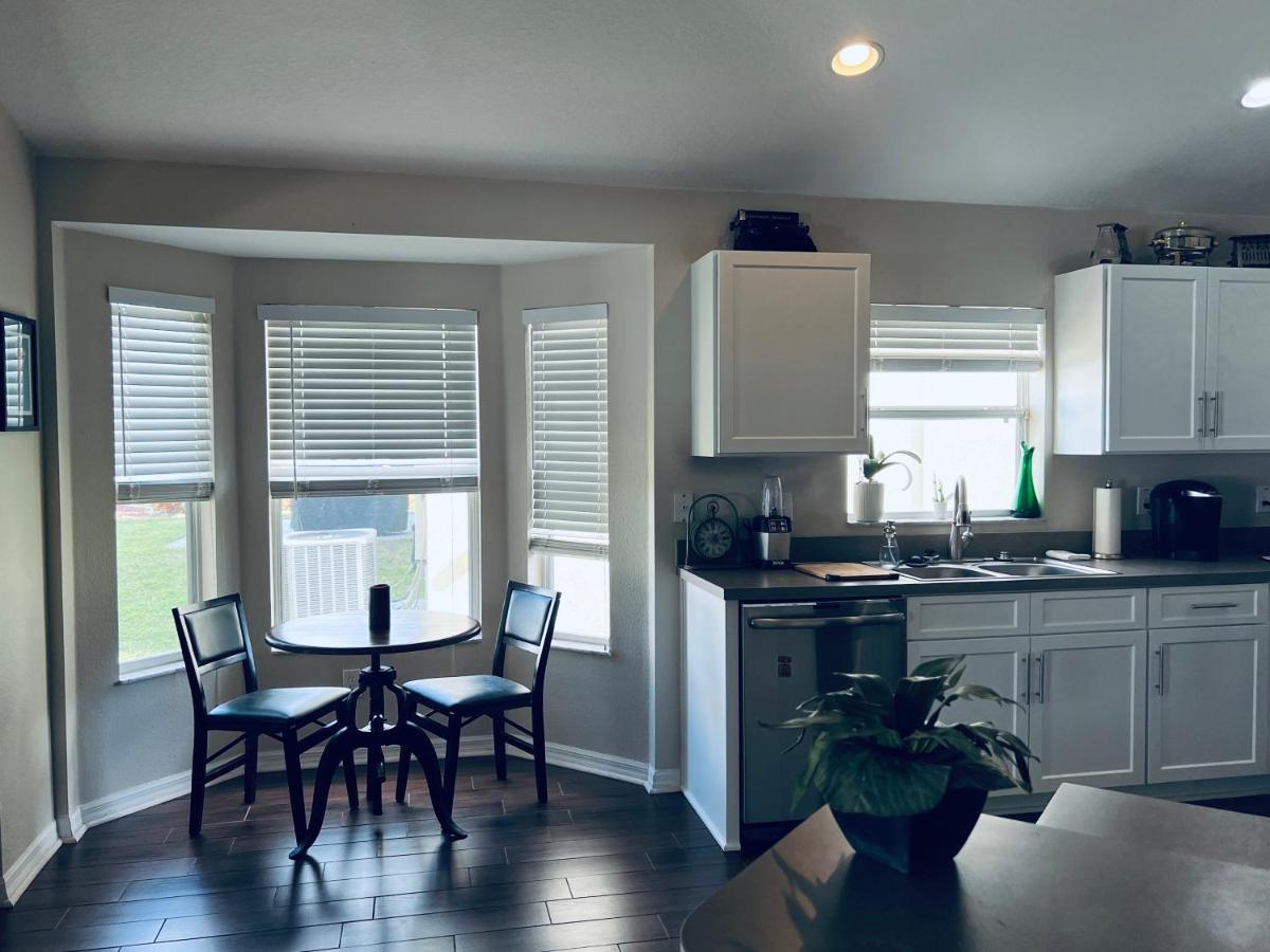 Ruskin Fl Private 2 Bdrm 1 Bath Suite Common Areas Shared With Host And Cat Bagian luar foto